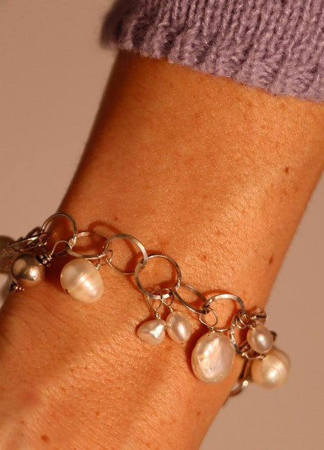 Poppy Pearl Bracelet